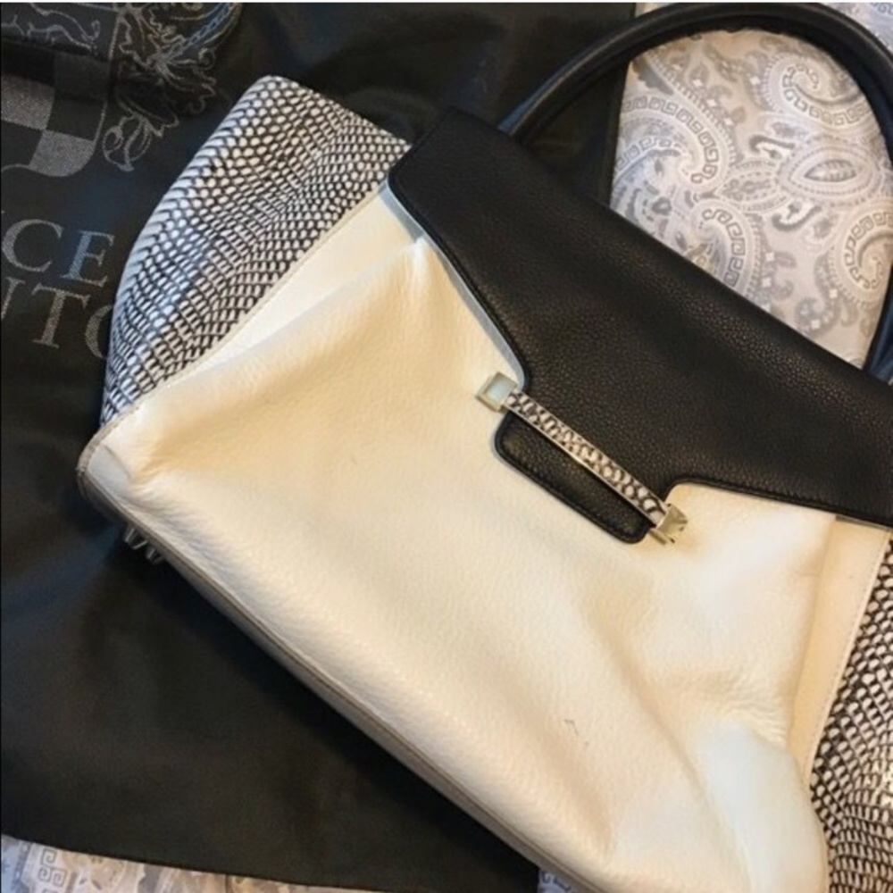 Vince Camuto bag 👜 - Picture 2 of 8